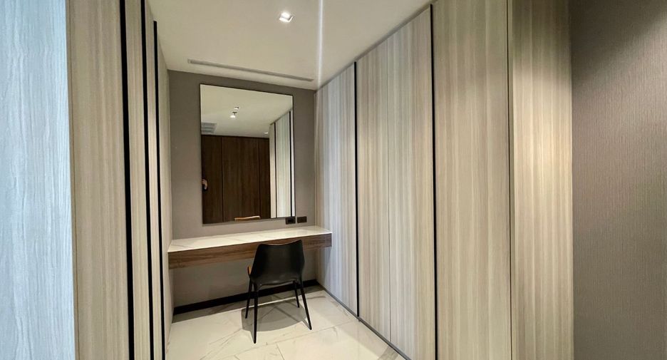For rent 3 bedrooms apartment in Khlong Toei, Bangkok