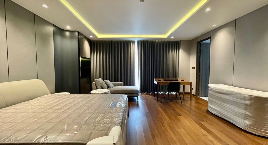 For rent 3 bedrooms apartment in Khlong Toei, Bangkok