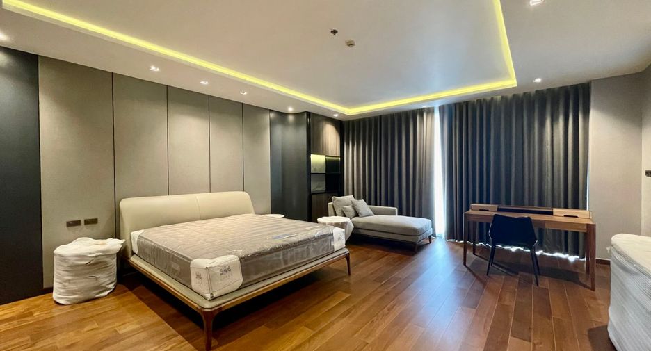For rent 3 bedrooms apartment in Khlong Toei, Bangkok