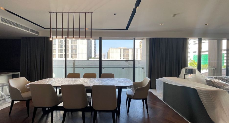 For rent 3 bedrooms apartment in Khlong Toei, Bangkok