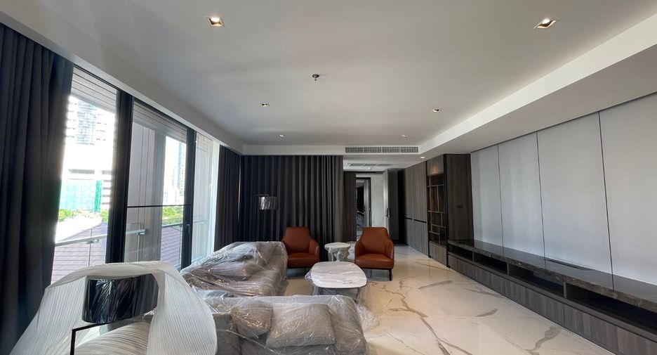 For rent 3 bedrooms apartment in Khlong Toei, Bangkok