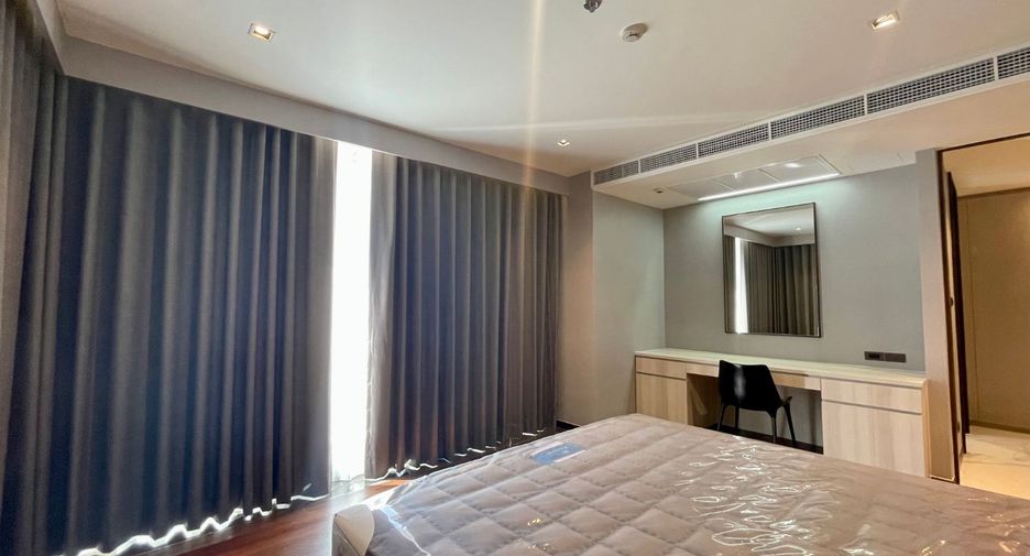 For rent 3 bedrooms apartment in Khlong Toei, Bangkok