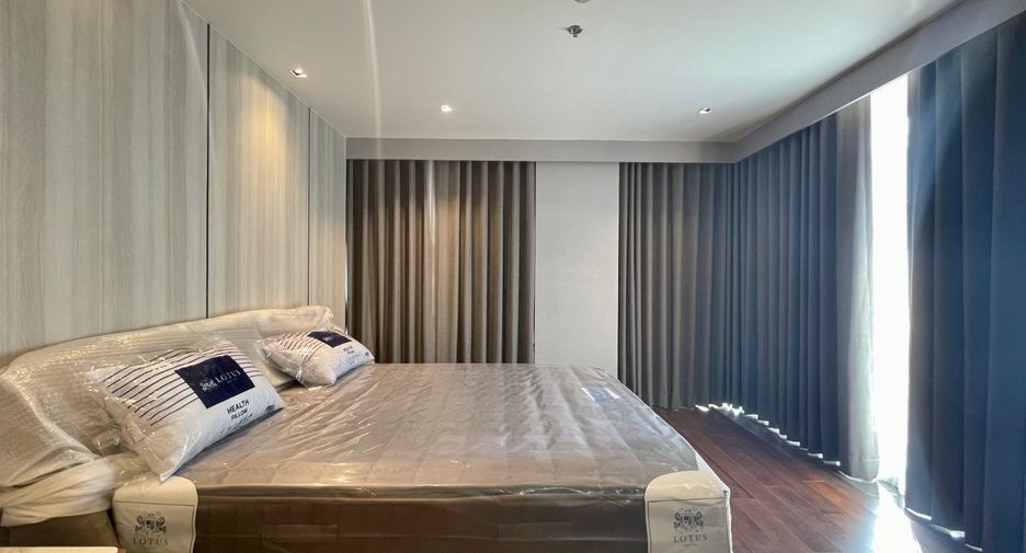 For rent 3 bedrooms apartment in Khlong Toei, Bangkok