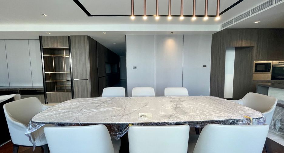 For rent 3 bedrooms apartment in Khlong Toei, Bangkok