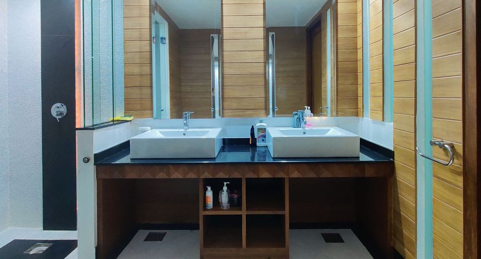 For sale 3 bedrooms condo in Mueang Phuket, Phuket