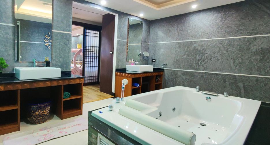For sale 3 bedrooms condo in Mueang Phuket, Phuket