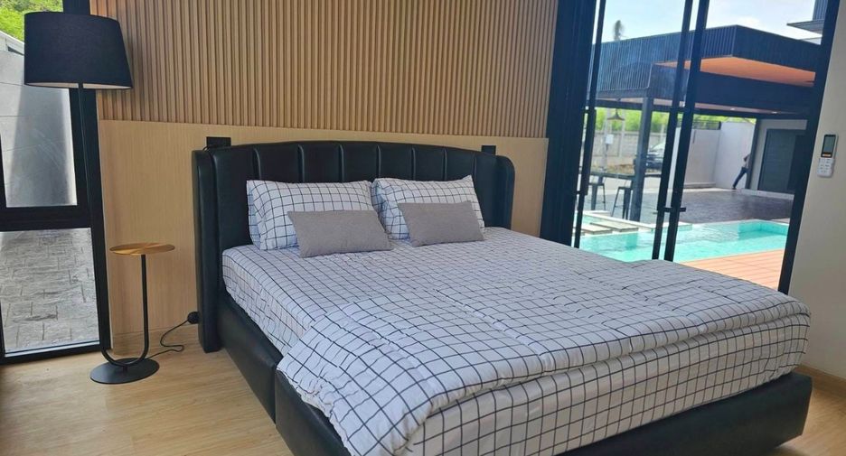 For sale 4 bedrooms villa in Sattahip, Chonburi