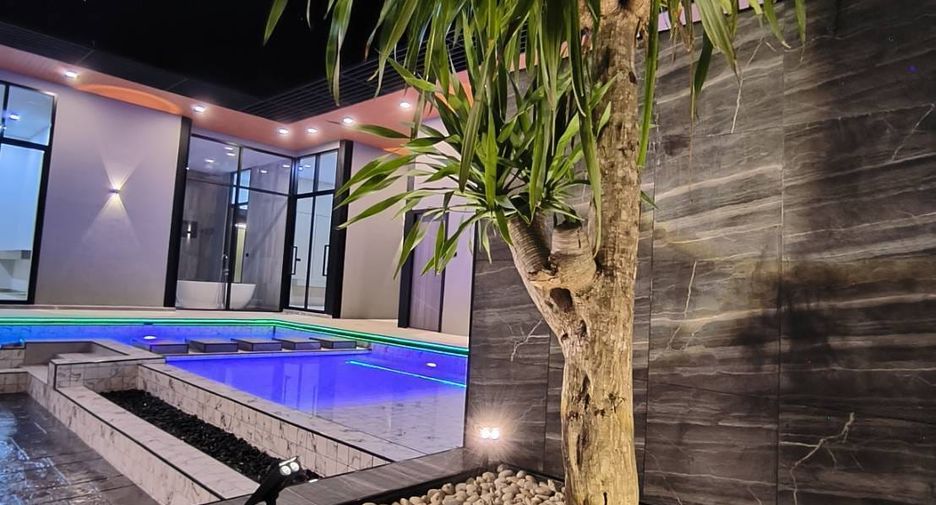 For sale 4 bedrooms villa in Sattahip, Chonburi