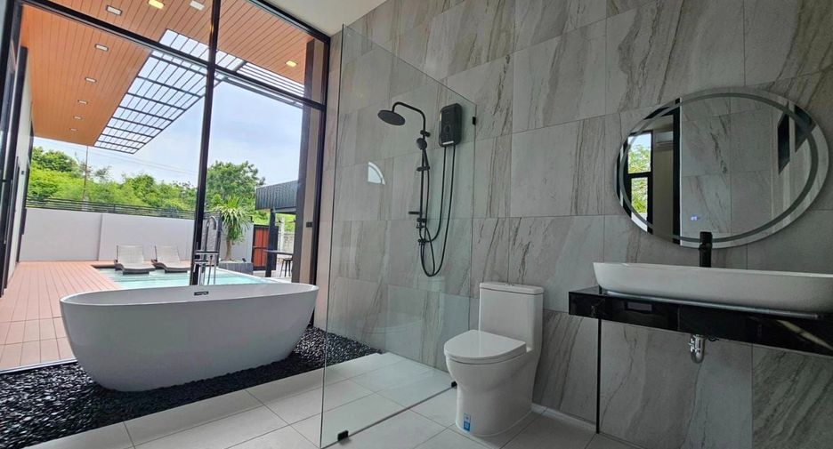 For sale 4 bedrooms villa in Sattahip, Chonburi