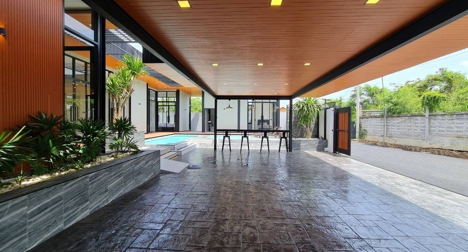 For sale 4 bedrooms villa in Sattahip, Chonburi