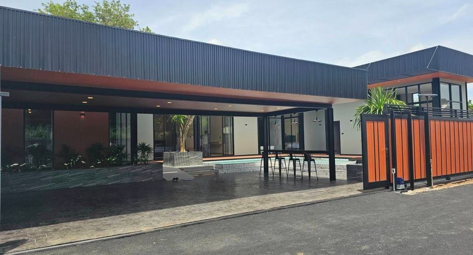 For sale 4 bedrooms villa in Sattahip, Chonburi