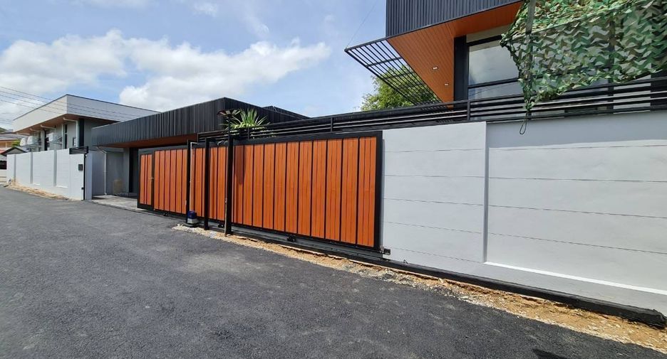 For sale 4 bedrooms villa in Sattahip, Chonburi