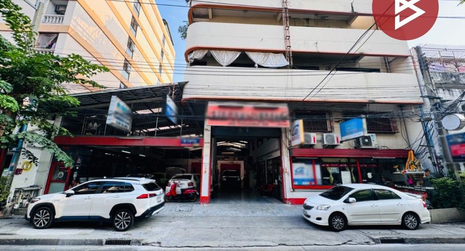 For sale 4 bed retail Space in Din Daeng, Bangkok