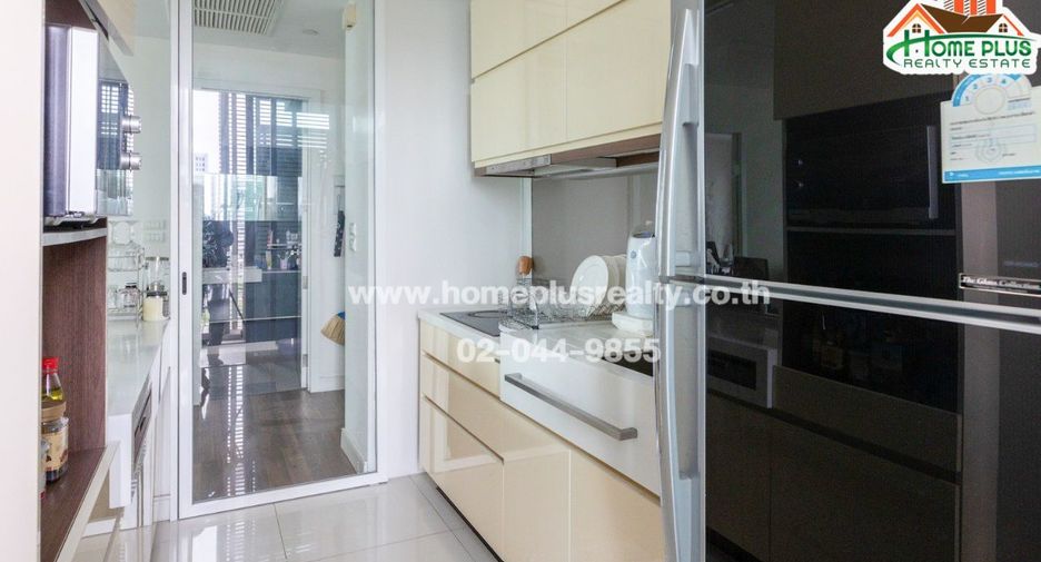 À vendre 2 chambres condo à Phra Khanong, Bangkok