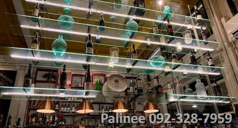 For rent and for sale 2 bedrooms retail Space in Watthana, Bangkok