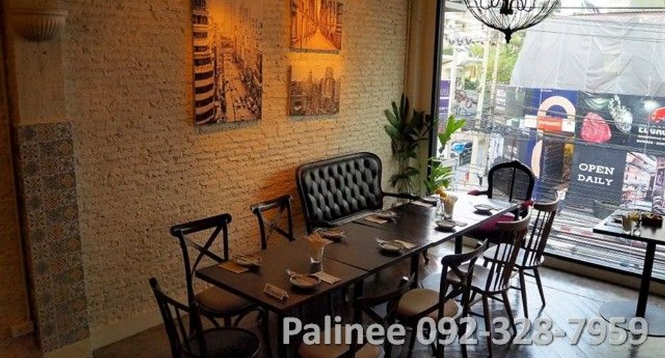 For rent and for sale 2 bedrooms retail Space in Watthana, Bangkok