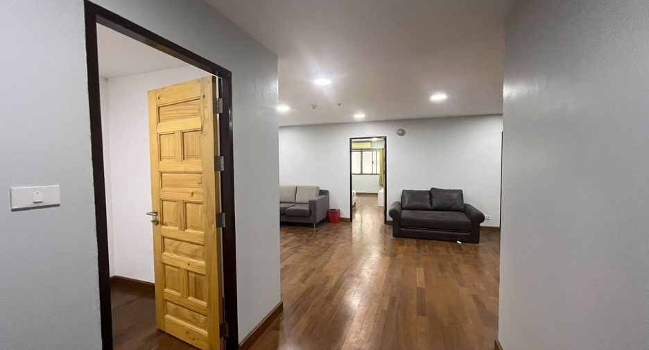 For sale 2 bedrooms condo in Khlong Toei, Bangkok