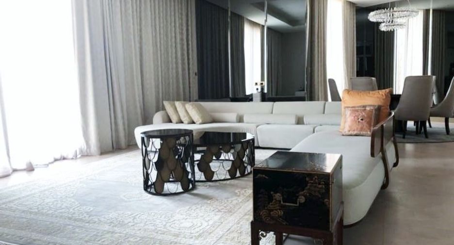 For rent 3 bed condo in Khlong San, Bangkok