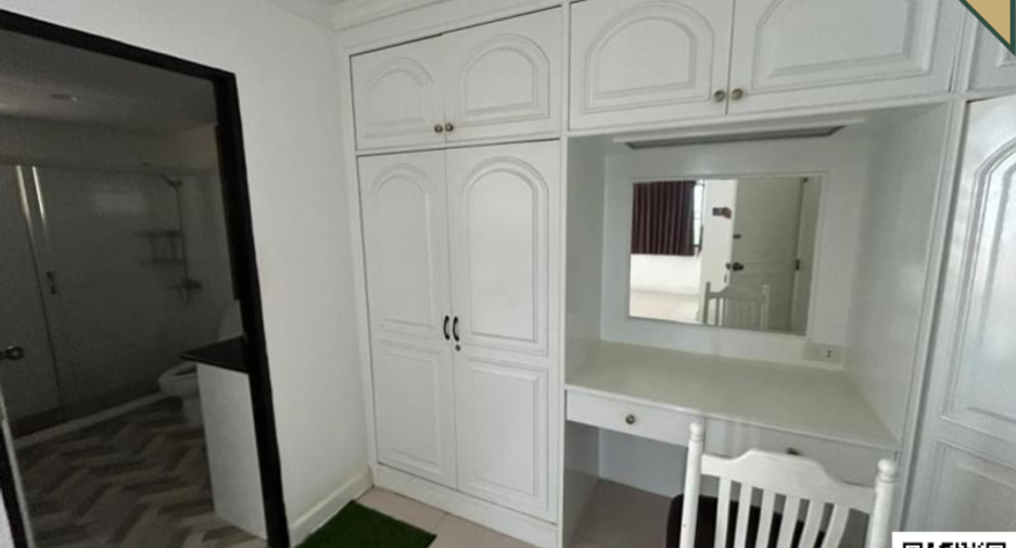 Wohnung zum Kauf mit 3 Zimmer in Khlong Toei, Bangkok