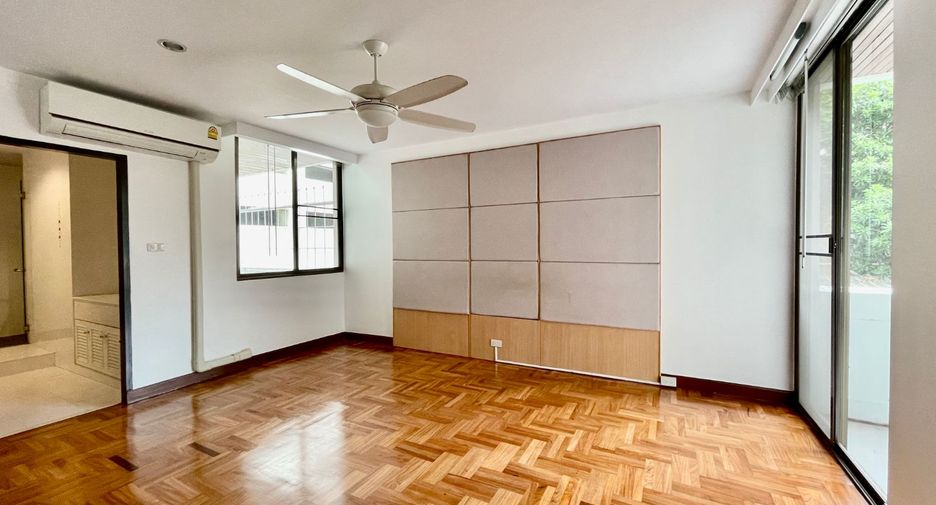 For rent 4 bedrooms apartment in Khlong Toei, Bangkok