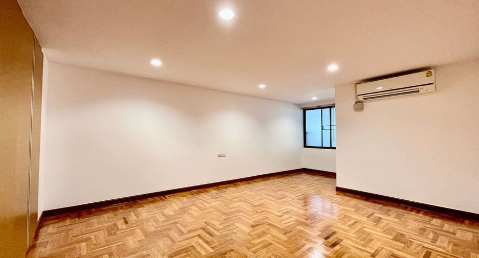 For rent 4 bedrooms apartment in Khlong Toei, Bangkok