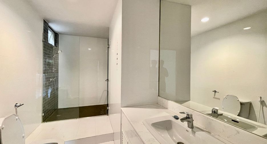 For rent 4 bedrooms apartment in Khlong Toei, Bangkok