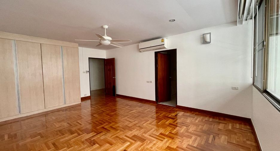 For rent 4 bedrooms apartment in Khlong Toei, Bangkok