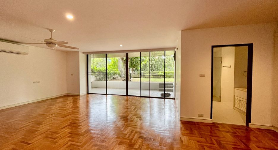 For rent 4 bedrooms apartment in Khlong Toei, Bangkok