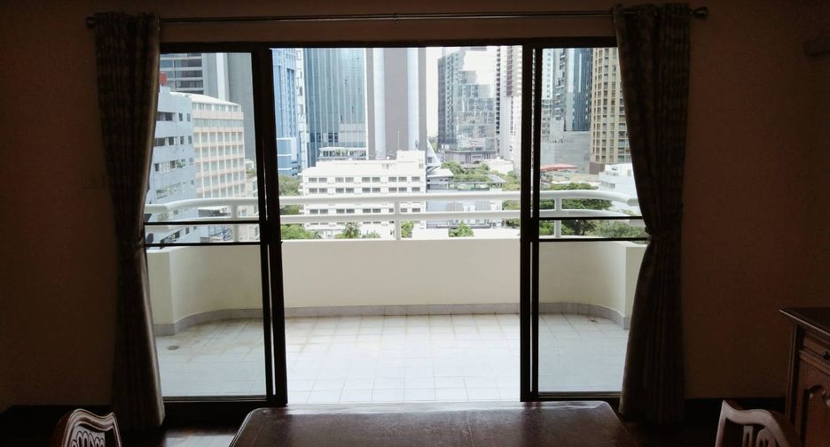 For rent 3 bedrooms condo in Khlong Toei, Bangkok