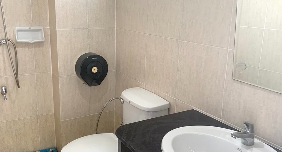 For rent 10 bedrooms retail Space in Khlong San, Bangkok
