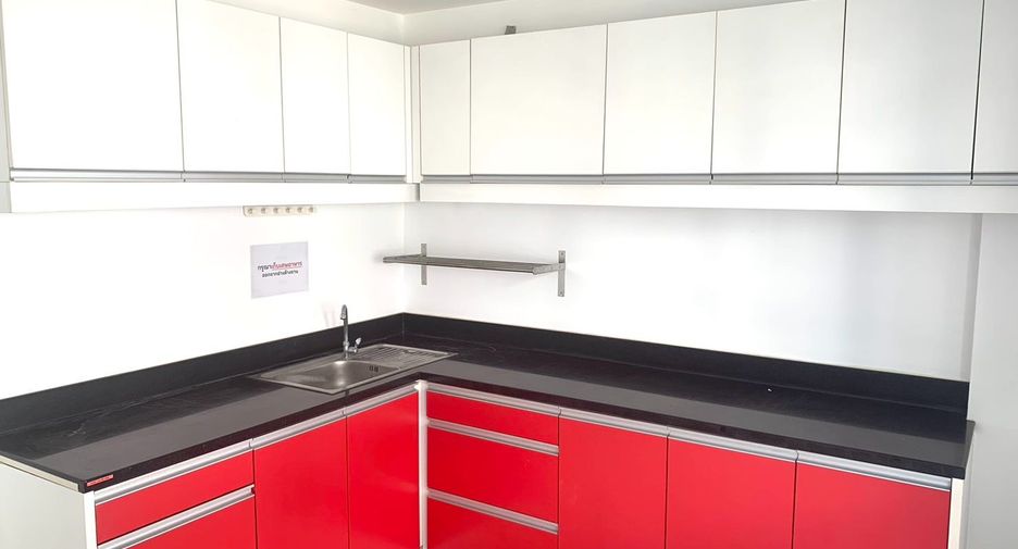 For rent 10 bedrooms retail Space in Khlong San, Bangkok