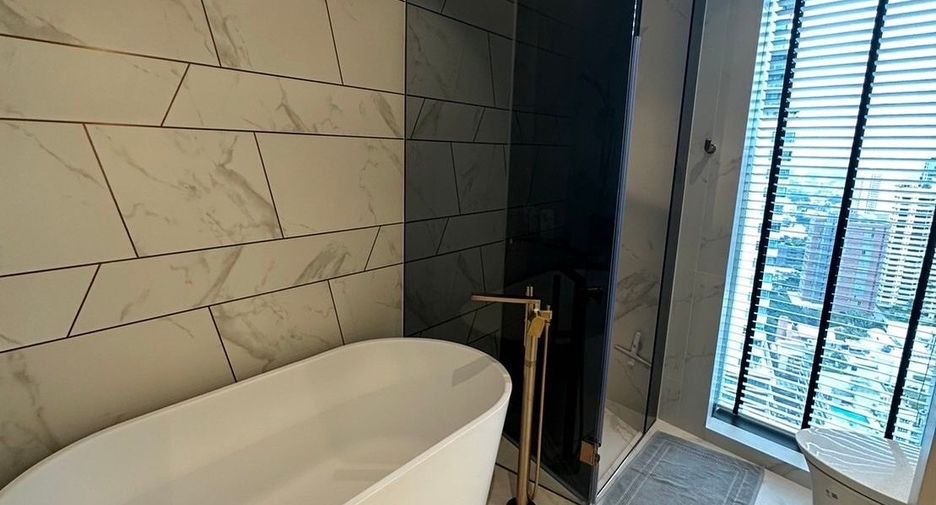 Condo en alquiler de 2 habitaciones en Khlong Toei, Bangkok