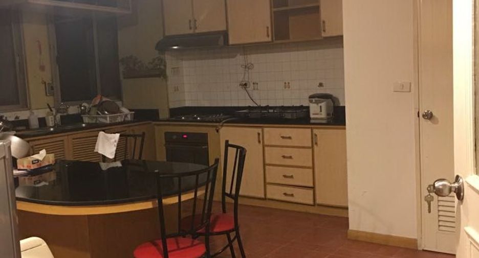 For rent 4 ベッドルーム condo in Watthana, Bangkok