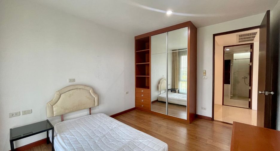 À louer 4 chambres appartement à Watthana, Bangkok