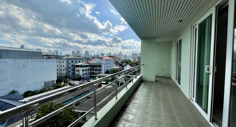À louer 4 chambres appartement à Watthana, Bangkok
