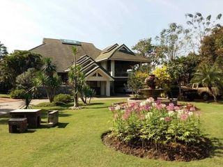 For sale 4 bedrooms house in Mueang Lamphun, Lamphun