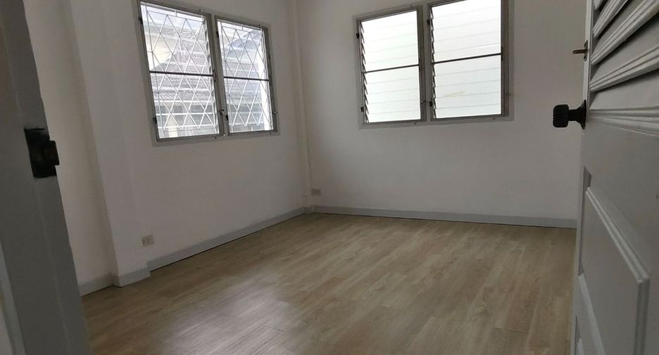 For sale 3 bedrooms house in Saphan Sung, Bangkok