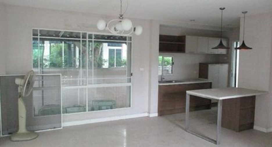 For sale 4 bedrooms house in Bang Phli, Samut Prakan