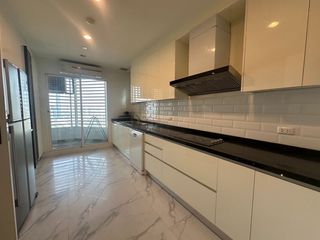 Wohnung zur Miete mit 4 Zimmer in Khlong Toei, Bangkok