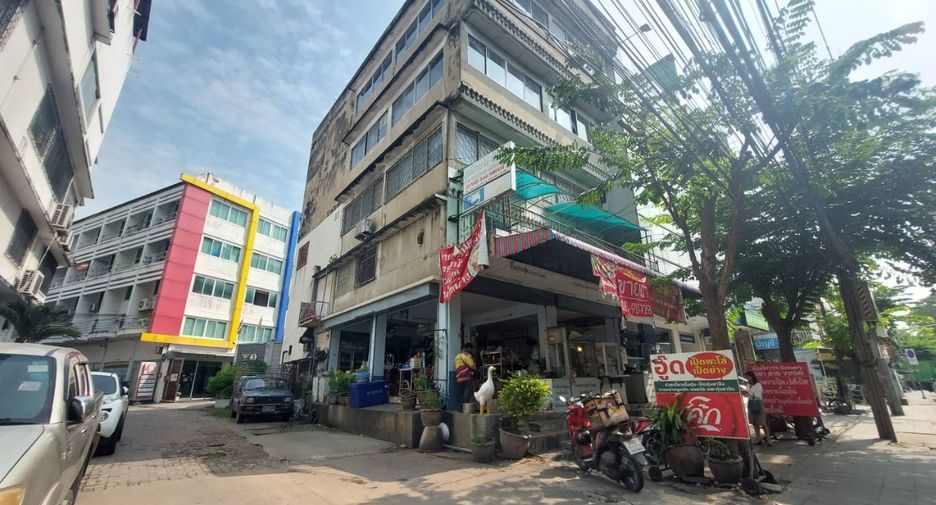 For sale retail Space in Chatuchak, Bangkok