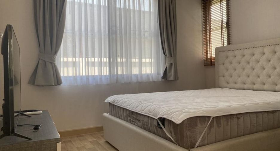 For rent and for sale 4 bedrooms house in Lat Krabang, Bangkok