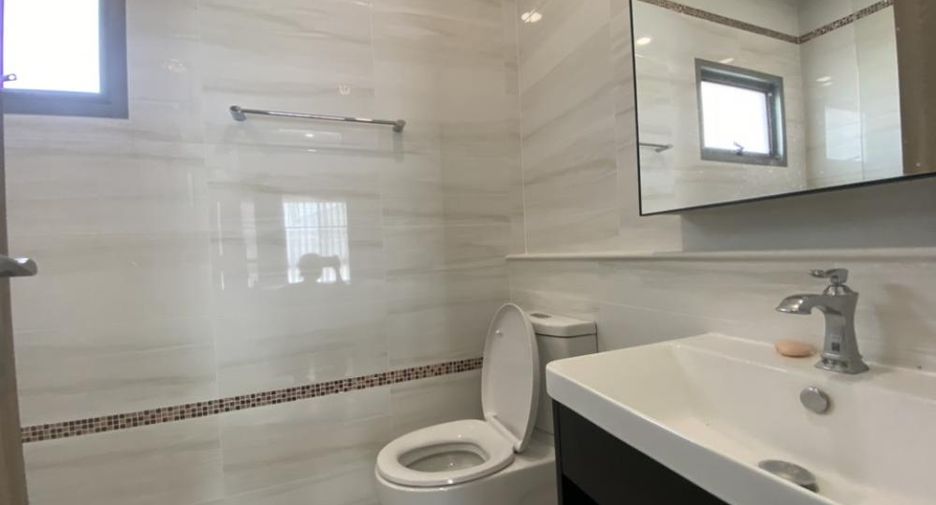 For rent and for sale 4 bedrooms house in Lat Krabang, Bangkok