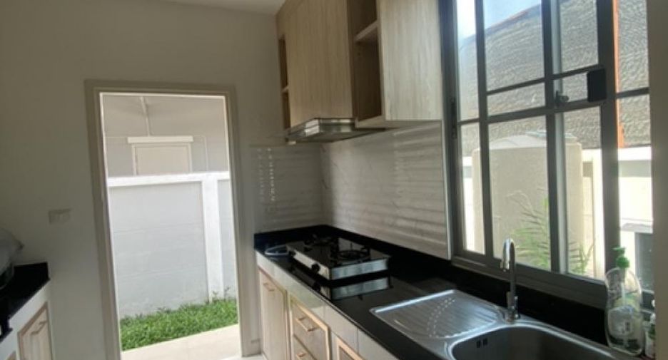 For rent and for sale 4 bedrooms house in Lat Krabang, Bangkok