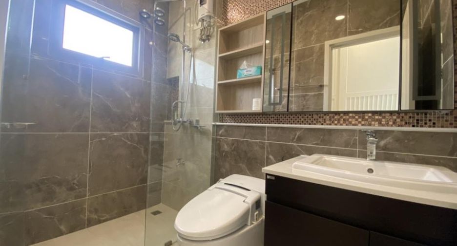 For rent and for sale 4 bedrooms house in Lat Krabang, Bangkok
