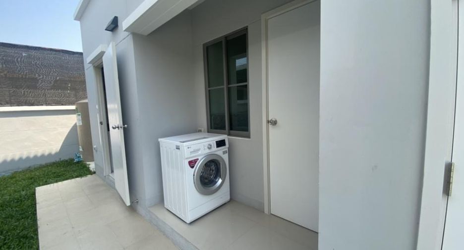 For rent and for sale 4 bedrooms house in Lat Krabang, Bangkok