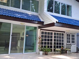 For rent 3 bedrooms house in Khlong Toei, Bangkok