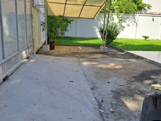 For rent 3 bedrooms house in Khlong Toei, Bangkok