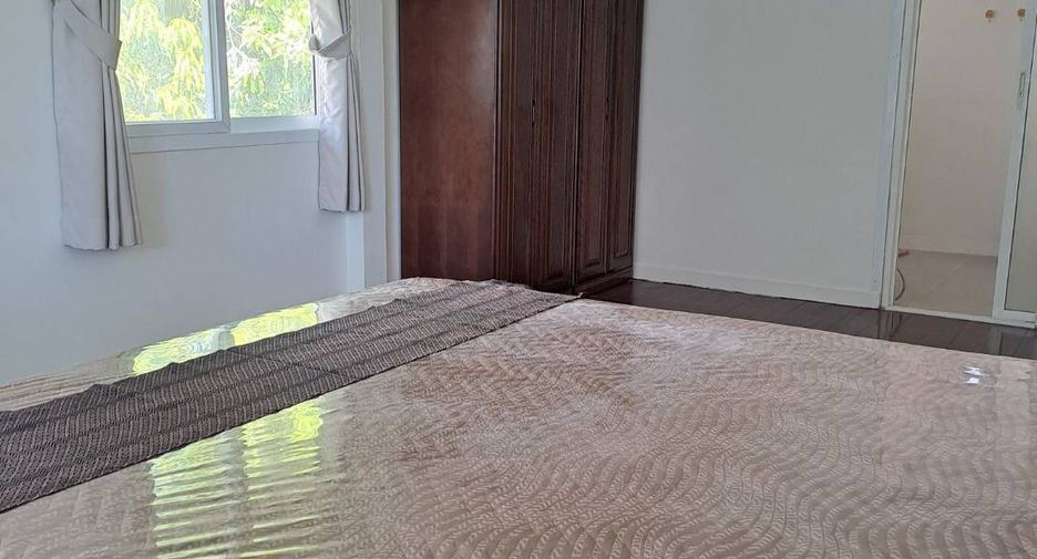 For rent 3 bedrooms house in Khlong Toei, Bangkok