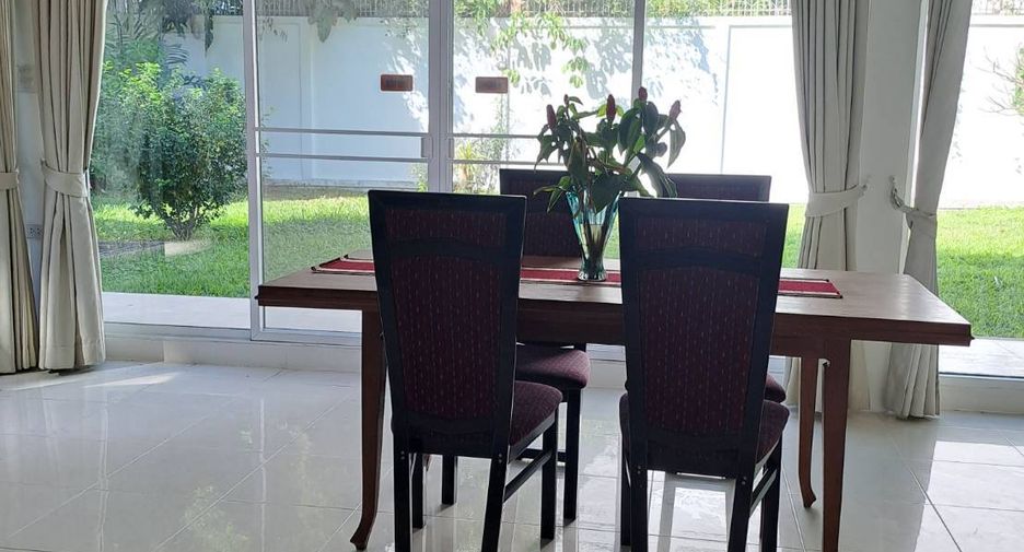 For rent 3 bedrooms house in Khlong Toei, Bangkok