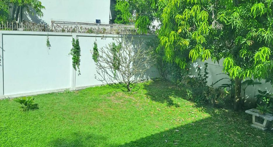 For rent 3 bedrooms house in Khlong Toei, Bangkok